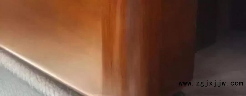 兩個平面為一塊木皮（橫紋），圓弧部分為一塊木皮（豎紋）