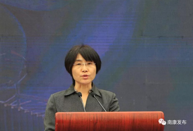全國(guó)綠化委員會(huì)辦公室專職副主任胡章翠出席并講話
