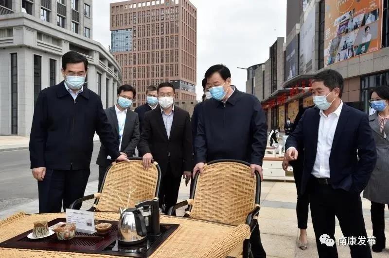 省委書記劉奇來南康啦，并為南康家具“代言”
