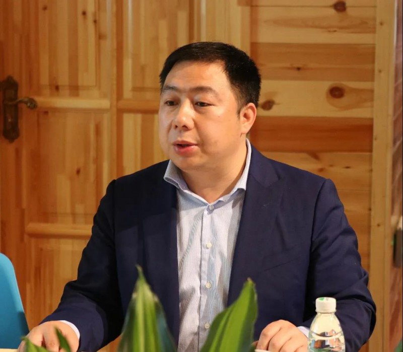 區(qū)家具協(xié)會會長顧建廈作為行業(yè)協(xié)會代表