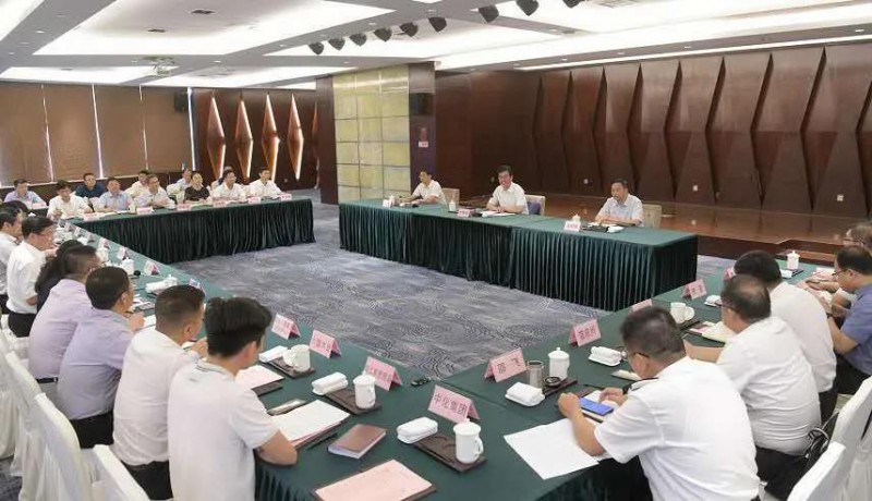 李炳軍調(diào)研現(xiàn)代家居城發(fā)出號(hào)令：推動(dòng)產(chǎn)業(yè)鏈向更高水平進(jìn)軍2