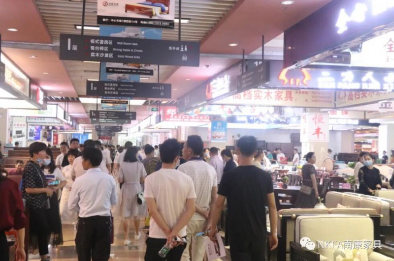 訂貨周現(xiàn)場人頭攢動，氣氛火爆3