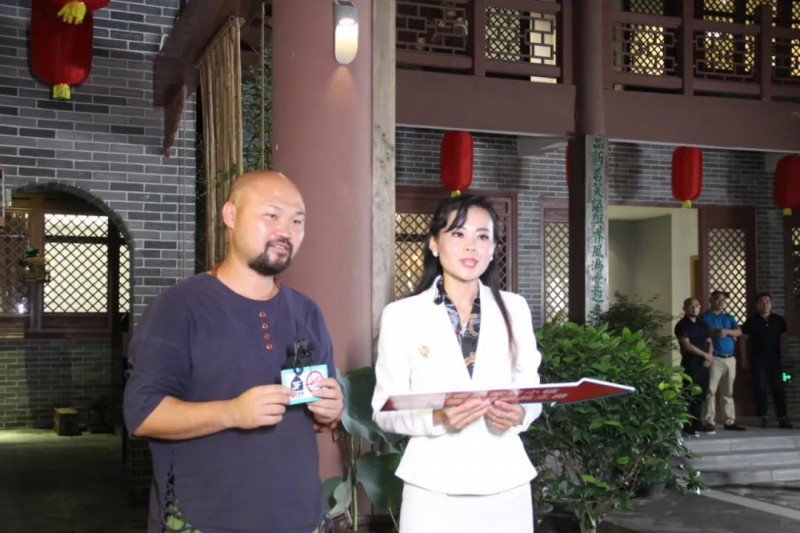 家居小鎮特殊建筑——四合院也首次以直播的方式與全國網友見面