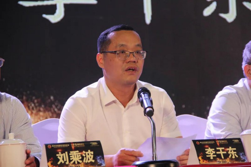南康區(qū)委常委、統(tǒng)戰(zhàn)部長李干東主持會議