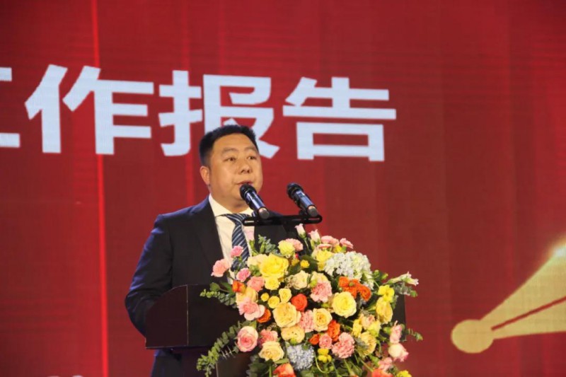 南康區(qū)家具協(xié)會會長顧建廈