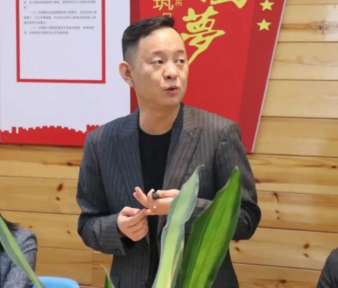 山西黎氏閣商業(yè)公司總經理梁旺清