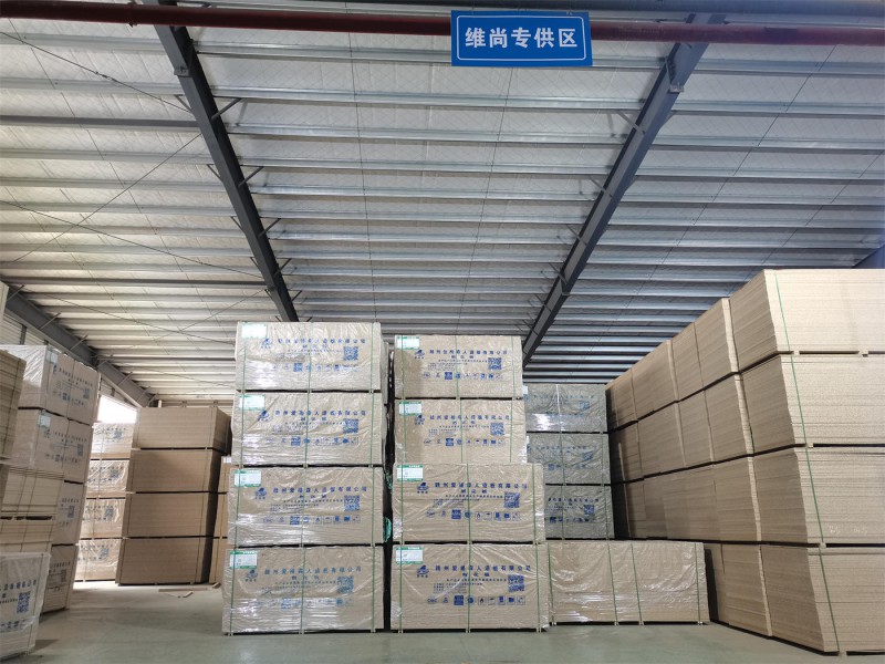 刨花板廠家倉庫實拍——維尚專供區