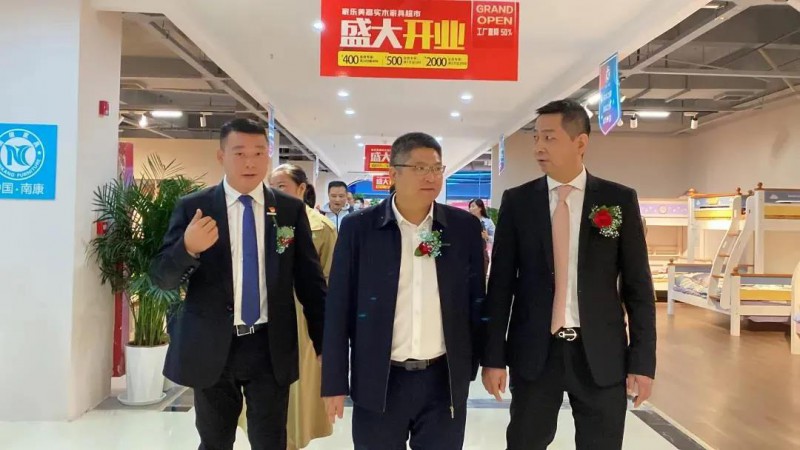 今天開業的“南康品牌家具品牌館”——南京金盛店