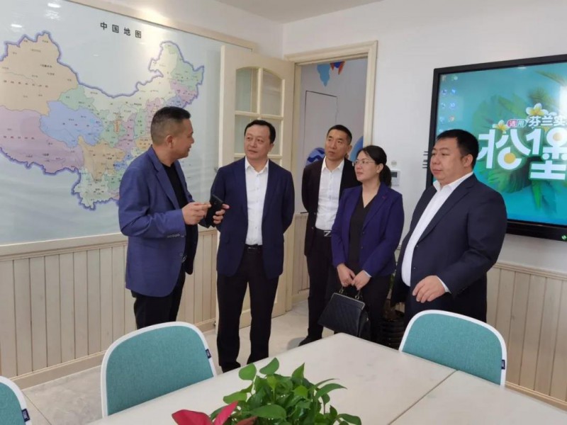 此前，贛興區長也圍繞我區“1+2+N”產業集群建設率隊在廣東省深圳市、廣州市等地考察招商