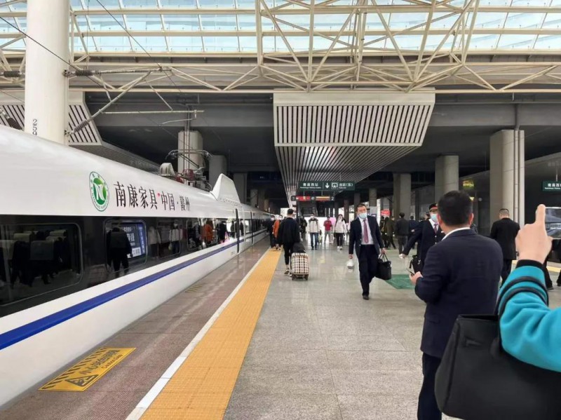 “南康家具”高鐵冠名專列