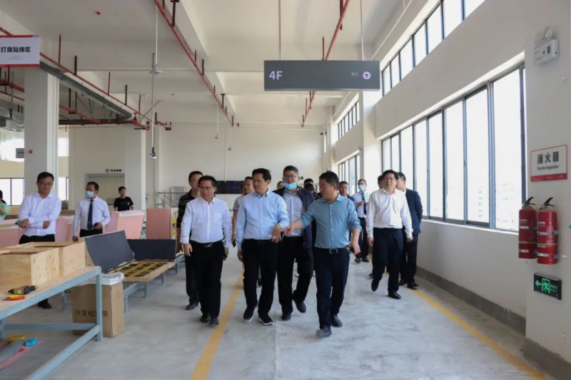 區(qū)委書記何善錦到龍華軟體家具產(chǎn)業(yè)園調(diào)研指導(dǎo)工作