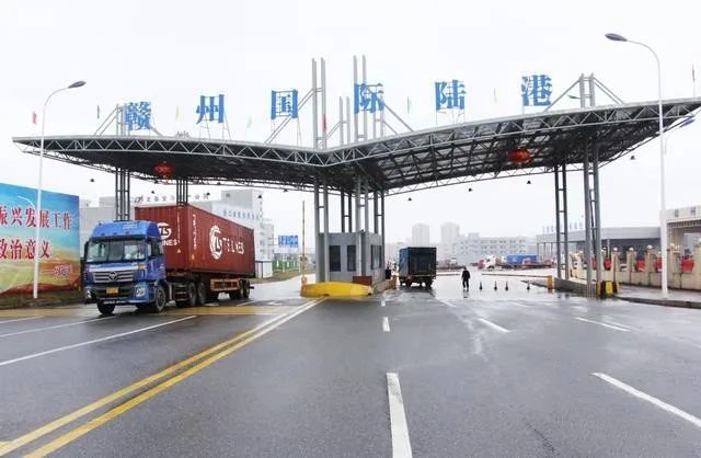 ▲隨著國際陸港的建設(shè)，使得南康“木材買全球，家具賣全球”成為可能