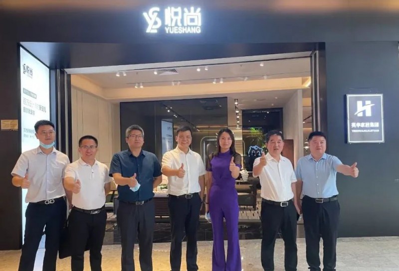 南康區人大主任賴彥辰，區委常委，副區長李成勝率隊