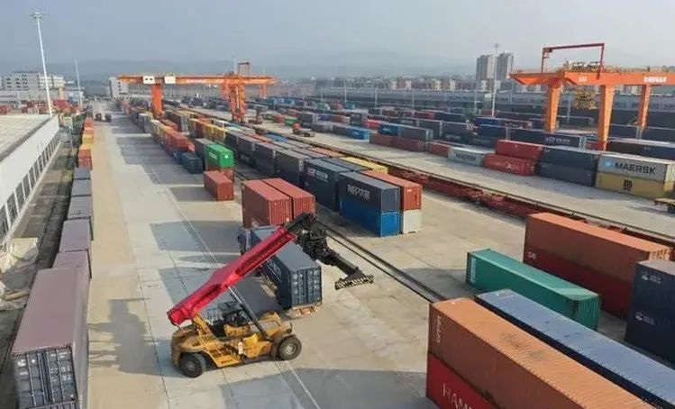 “贛穗組合港”班列首發 打造南康實木家具基地