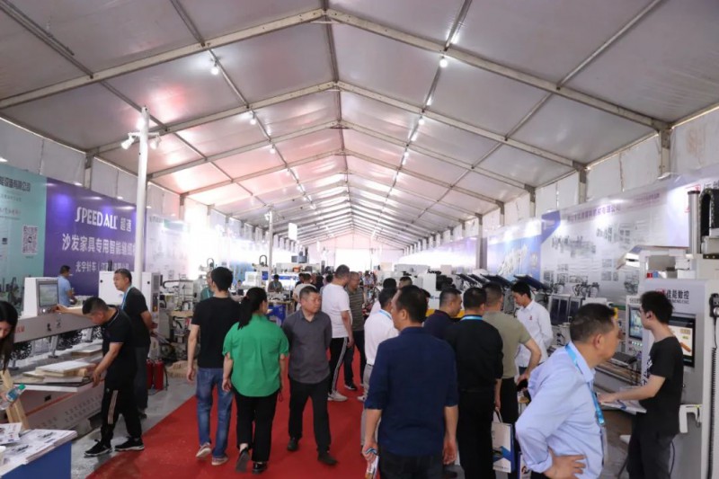 廣大參展商、經(jīng)銷商與南康家具企業(yè)將通過本次博覽會精誠合作、互利共贏3