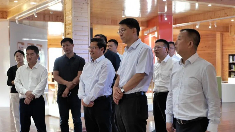 省委常委、省委組織部部長吳浩在南康調(diào)研，并視察協(xié)會工作2