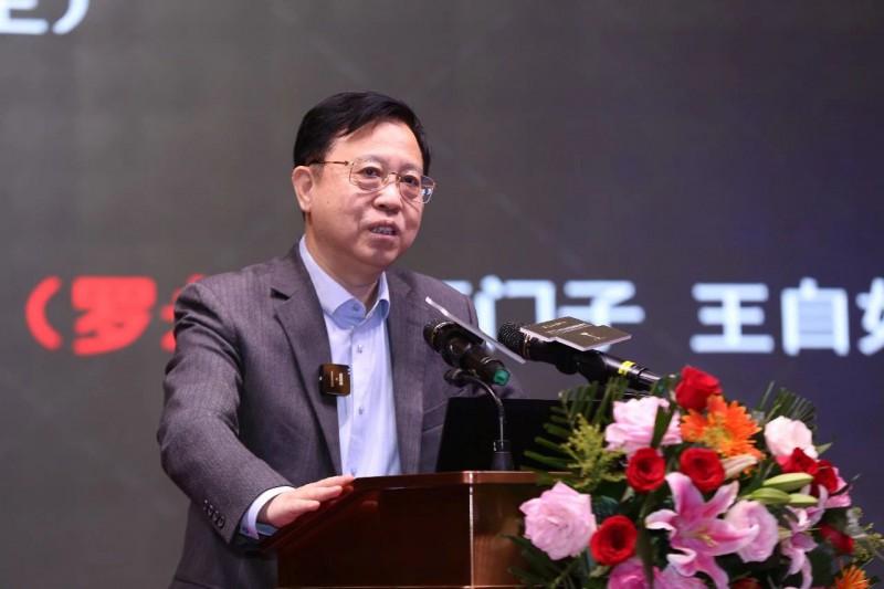 中國品牌第一人、中央電視臺品牌顧問、著名品牌戰(zhàn)略專家、品牌競爭力學派創(chuàng)始人、中國十大經(jīng)濟年度人物評委李光斗作《突圍新機：品牌賦能經(jīng)濟 創(chuàng)新商業(yè)財富》主題演講