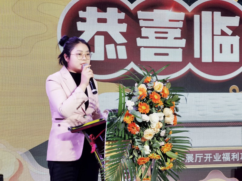 喜朵家居總經理助理：唐英