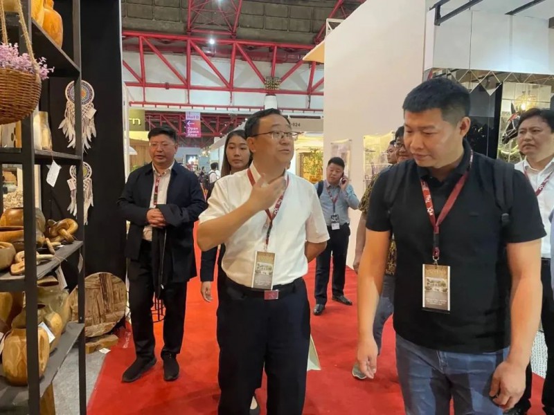 贛州市委常委、副市長何琦帶隊巡展2